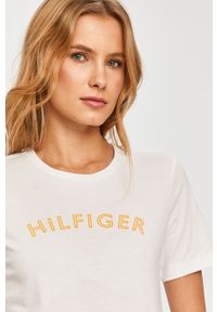 TOMMY HILFIGER - Tommy Hilfiger - T-shirt. Okazja: na co dzień. Kolor: biały. Materiał: bawełna, dzianina. Wzór: nadruk. Styl: casual #1