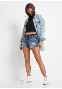 bonprix - Szorty dżinsowe z haftem. Kolor: niebieski. Wzór: haft. Sezon: lato #3
