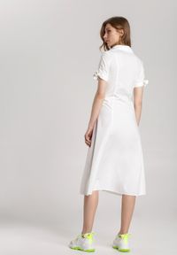 Renee - Biała Sukienka Liles. Okazja: na co dzień. Kolor: biały. Materiał: jeans, materiał. Długość rękawa: krótki rękaw. Typ sukienki: koszulowe. Styl: casual #4