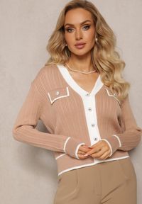 Renee - Beżowy Krótki Kardigan Zapinany na Biżuteryjne Guziki Oprava. Kolor: beżowy. Długość: krótkie. Sezon: jesień, zima #4