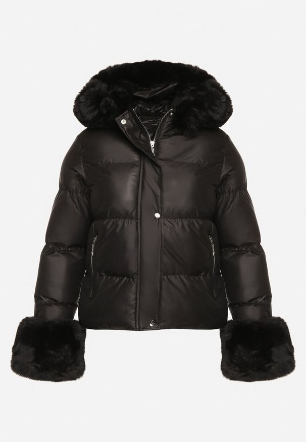 Born2be - Czarna Pikowana Kurtka z Kapturem Zdobiona Futerkiem Olenesa. Okazja: na co dzień. Typ kołnierza: kaptur. Kolor: czarny. Materiał: futro. Wzór: aplikacja. Styl: casual