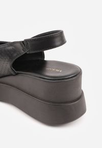 Born2be - Czarne Sandały VICES na Koturnie Zdobione Perforacją i Okrągłą Aplikacją Melolle. Okazja: do pracy, na co dzień. Nosek buta: okrągły. Kolor: czarny. Wzór: aplikacja. Obcas: na koturnie. Styl: elegancki, casual #5