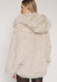Born2be - Beżowa Kurtka Futerko z Kapturem i Kieszeniami Acantte. Okazja: na co dzień. Typ kołnierza: kaptur. Kolor: beżowy. Materiał: futro. Styl: casual, elegancki #5