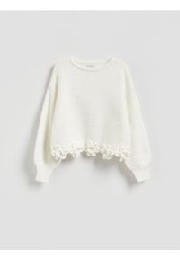 Reserved - Sweter z kwiatową aplikacją - złamana biel. Materiał: dzianina, wełna. Wzór: kwiaty, aplikacja #1