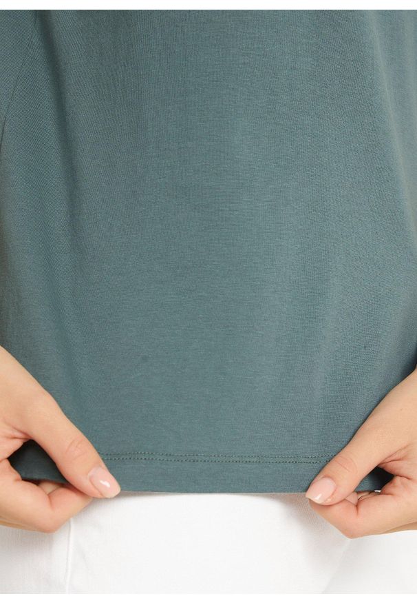 bonprix - Shirt z dekoracyjnym dekoltem. Kolor: zielony. Materiał: bawełna