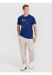 4f - 4F T-shirt regular z nadrukiem męski - granatowy S. Okazja: na co dzień. Kolor: niebieski. Materiał: bawełna, materiał, jersey. Długość rękawa: krótki rękaw. Długość: krótkie. Wzór: nadruk. Styl: klasyczny, sportowy, casual