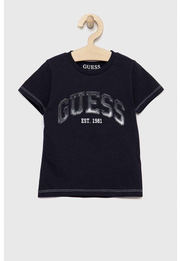 Guess t-shirt bawełniany dziecięcy kolor granatowy wzorzysty. Okazja: na co dzień. Kolor: niebieski. Materiał: bawełna. Wzór: haft. Styl: casual