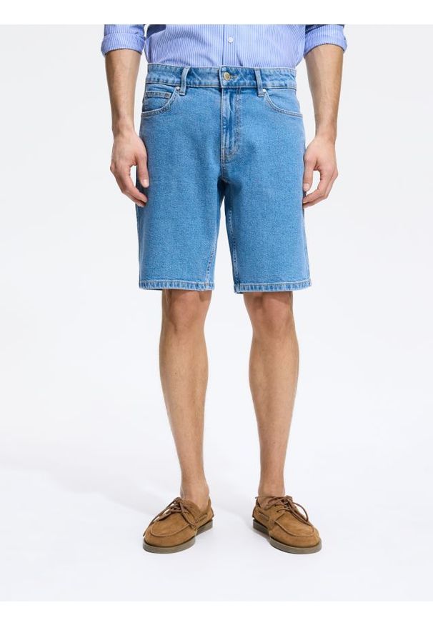 Reserved - Jeansowe szorty straight - niebieski. Kolor: niebieski. Materiał: jeans