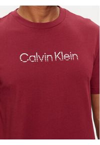 Calvin Klein T-Shirt Degrade Logo K10K112501 Czerwony Regular Fit. Kolor: czerwony. Materiał: bawełna #3