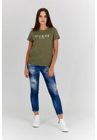 Guess - GUESS Oliwkowy t-shirt damski z białym logo. Kolor: zielony. Materiał: bawełna. Długość rękawa: krótki rękaw