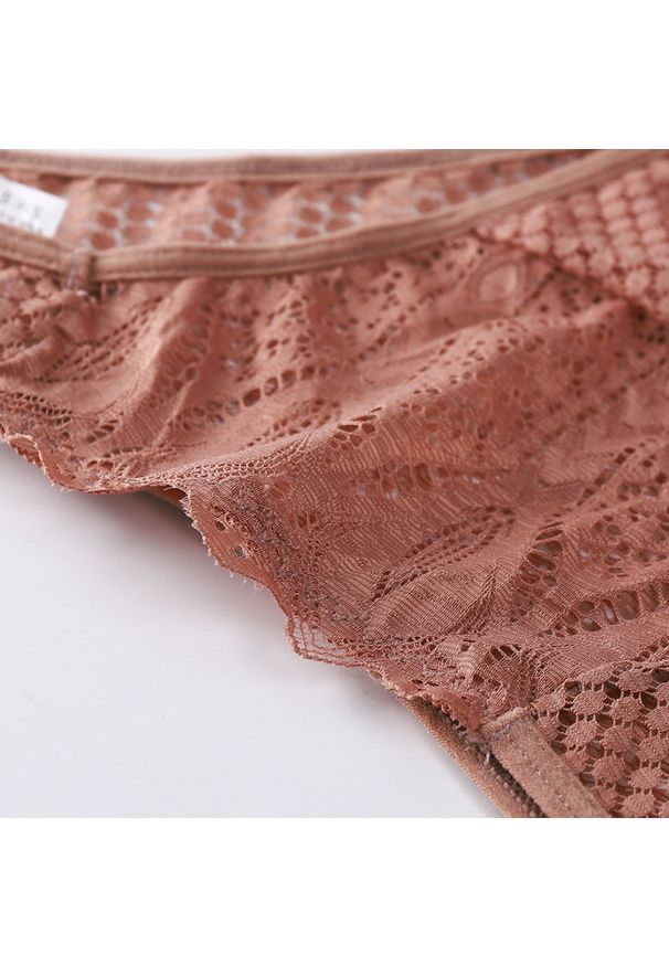 Intica - Figi koronkowe klasyczne eleganckie Sumru. Kolor: beżowy. Materiał: koronka. Wzór: koronka