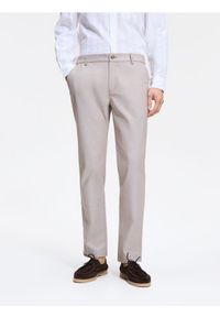Reserved - Spodnie chino slim fit - beżowy. Kolor: beżowy. Materiał: tkanina, bawełna