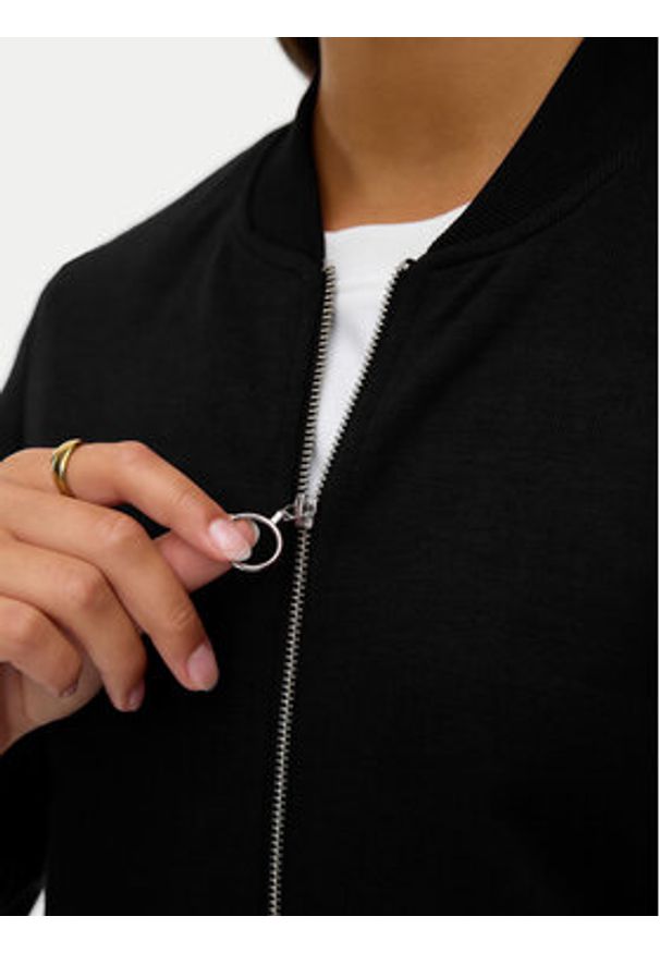 Vero Moda Bluza Kimiko 10331961 Czarny Regular Fit. Kolor: czarny. Materiał: syntetyk