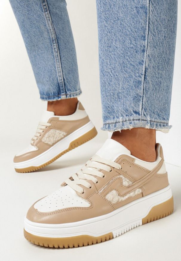Born2be - Ciemnobeżowe Sneakersy Ozdobione Futerkiem Verinne. Okazja: na co dzień. Kolor: beżowy. Materiał: futro. Szerokość cholewki: normalna. Wzór: aplikacja