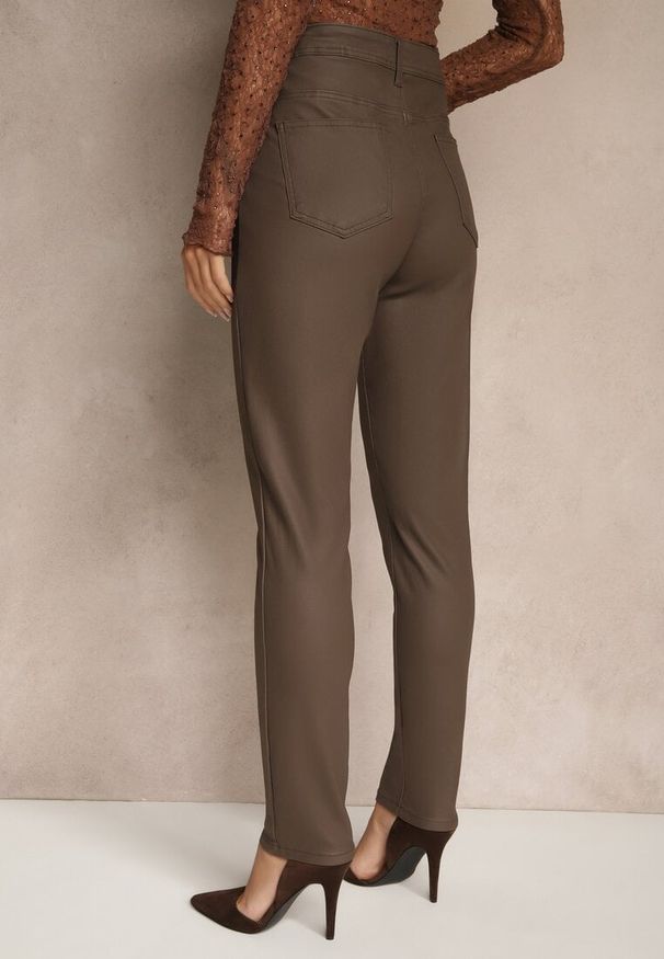 Renee - Brązowe Spodnie Skinny Zangi. Kolekcja: plus size. Kolor: brązowy. Styl: klasyczny