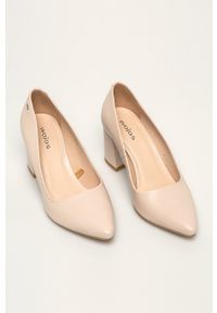 Wojas - Czółenka skórzane. Kolor: beżowy. Materiał: skóra. Szerokość cholewki: normalna. Obcas: na obcasie. Wysokość obcasa: średni #3