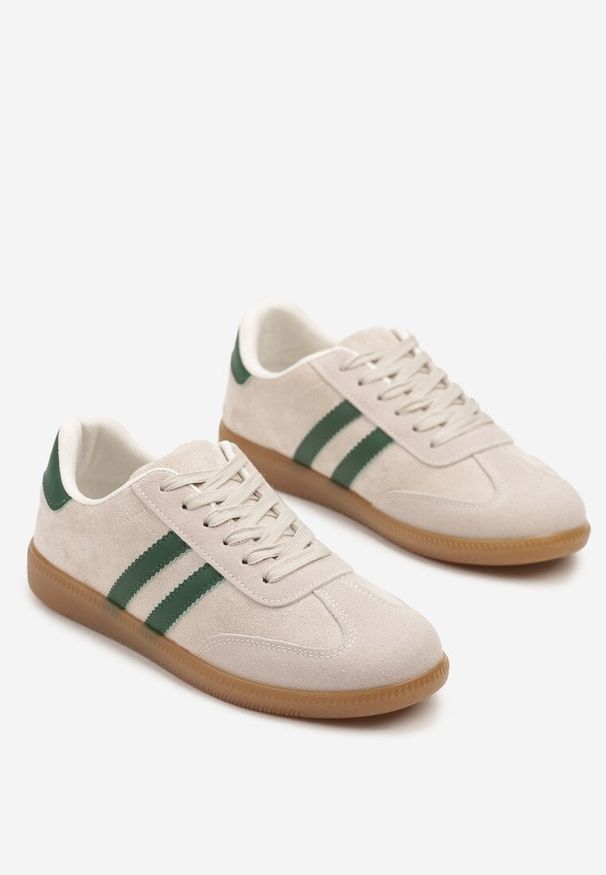 Renee - Zielone Sneakersy Typu Kultowe Tenisówki Zdobione Przeszyciami Remiana. Okazja: na co dzień. Kolor: beżowy. Materiał: jeans. Szerokość cholewki: normalna. Wzór: aplikacja. Obcas: na obcasie. Wysokość obcasa: niski