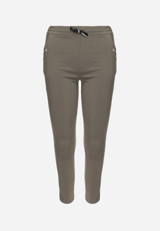 Born2be - Ciemnozielone Spodnie z Nogawkami 7/8 i Kieszeniami Gavotta. Okazja: na co dzień. Kolekcja: plus size. Kolor: zielony. Materiał: satyna. Styl: elegancki, casual