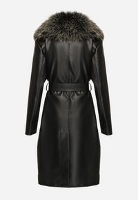 Born2be - Czarny Jednorzędowy Płaszcz z Imitacji Skóry z Wiązanym Paskiem i Odpinanym Futrem Semivora. Okazja: na co dzień. Kolor: czarny. Materiał: skóra, futro. Długość rękawa: długi rękaw. Długość: długie. Styl: casual, rockowy, elegancki #4