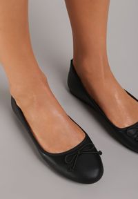Born2be - Czarne Balerinki Enenor. Zapięcie: bez zapięcia. Kolor: czarny. Materiał: jeans, materiał. Szerokość cholewki: normalna. Wzór: kwiaty. Obcas: na obcasie. Wysokość obcasa: niski #6