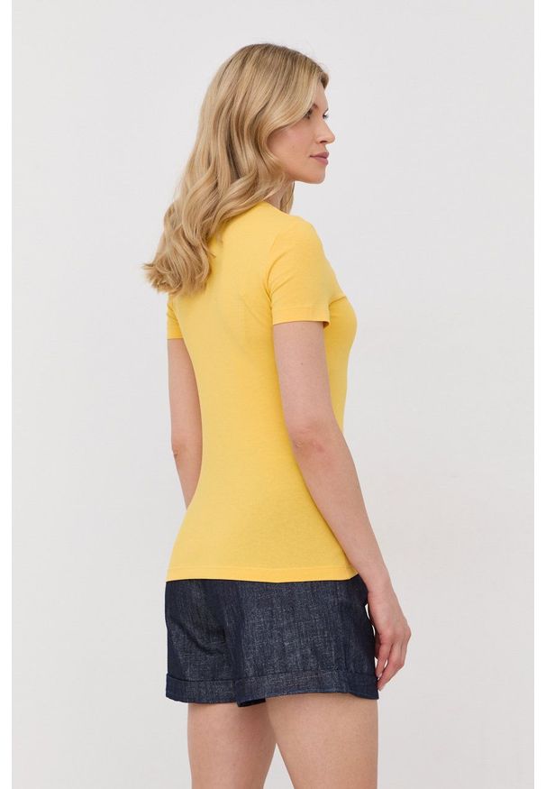 Love Moschino t-shirt damski kolor żółty. Kolor: żółty. Wzór: nadruk