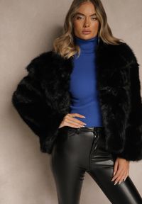 Renee - Czarna Kurtka Futerko o Jednorzędowym Kroju z Szerokim Kołnierzem Dezile. Kolor: czarny. Materiał: futro. Styl: klasyczny #3