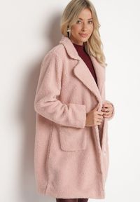 Born2be - Różowy Futrzany Płaszcz Ozdobiony Kieszeniami Mortisa. Okazja: na co dzień. Kolor: różowy. Materiał: futro. Wzór: aplikacja. Styl: casual, elegancki #3