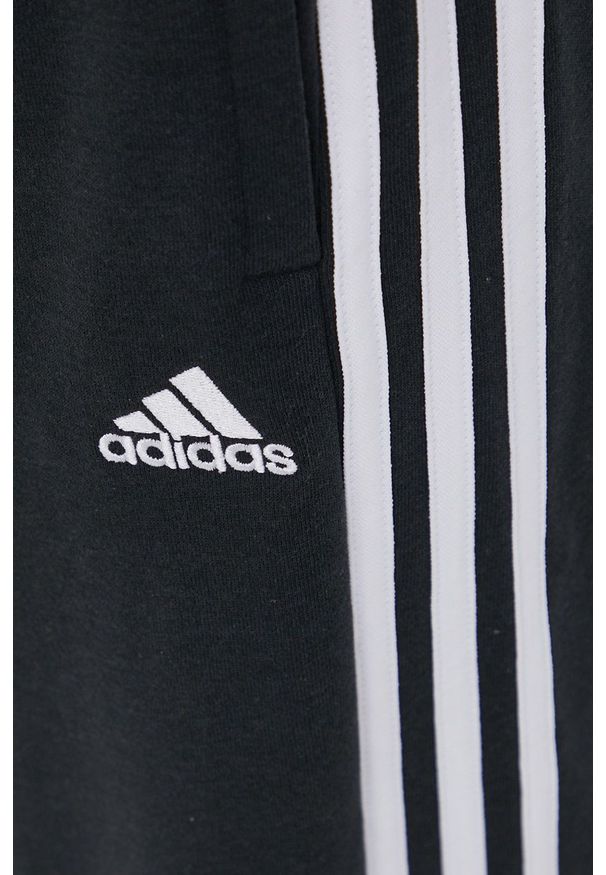 Adidas - adidas spodnie damskie kolor czarny z aplikacją. Stan: podwyższony. Kolor: czarny. Materiał: materiał, bawełna, dzianina. Wzór: aplikacja