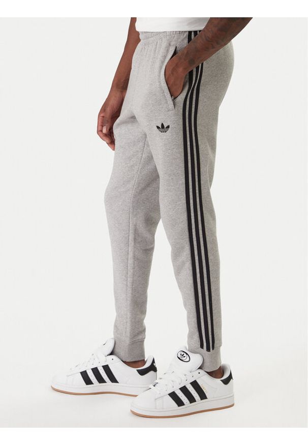 Adidas - adidas Spodnie dresowe 3-Stripes KE2428 Szary Slim Fit. Kolor: szary. Materiał: syntetyk