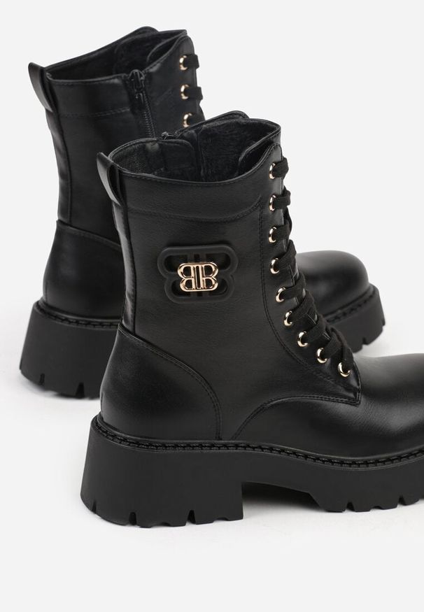 Born2be - Czarne Botki Workery VICES Zdobione Metaliczną Aplikacją przy Cholewce Bevea. Okazja: na co dzień. Kolor: czarny. Materiał: dzianina, jeans. Szerokość cholewki: normalna. Wzór: aplikacja. Styl: casual, elegancki, klasyczny