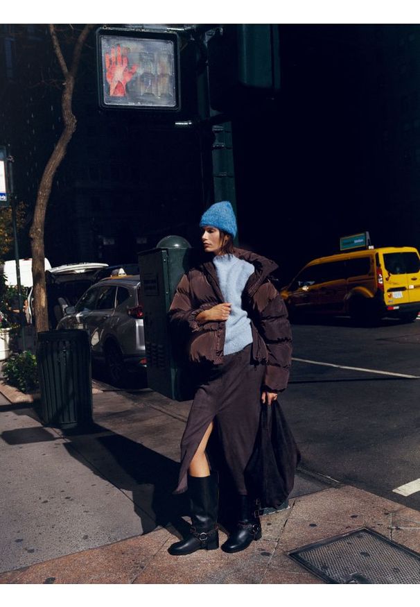 Reserved - Zamszowa torebka hobo - ciemnobrązowy. Kolor: brązowy. Materiał: zamszowe