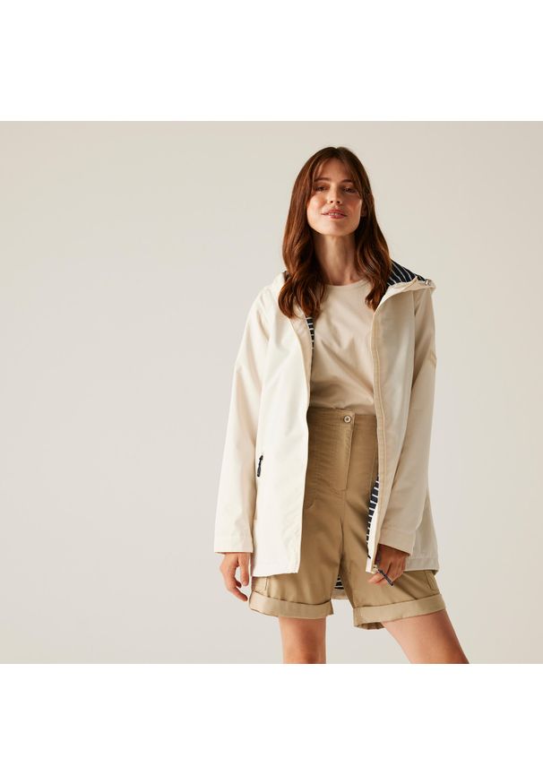 Regatta - Wodoodporna powłoka damska Brika. Kolor: biały. Sport: turystyka piesza