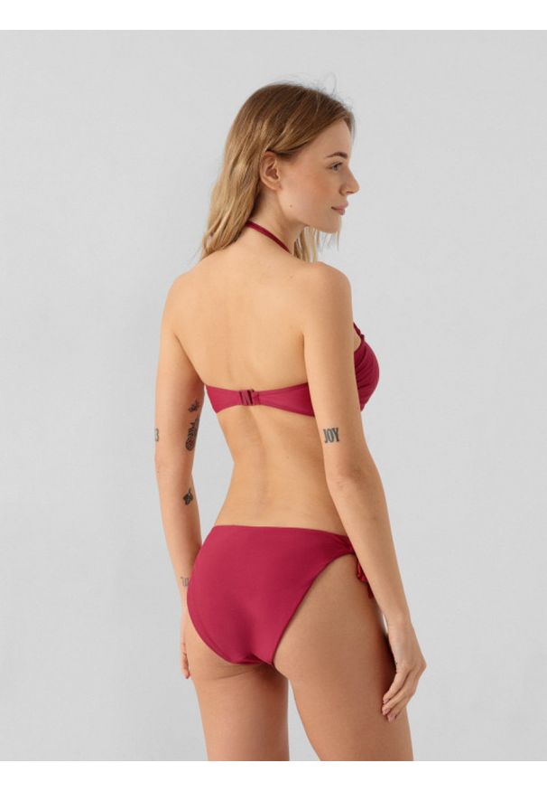 outhorn - Góra od bikini. Materiał: dzianina, elastan, poliester, poliamid. Wzór: paski