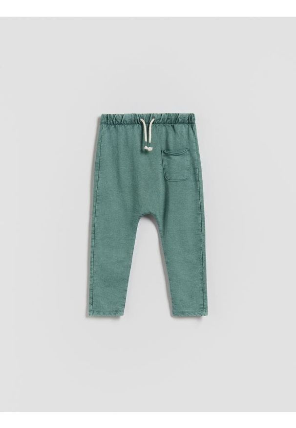 Reserved - Legginsy z efektem sprania - ciemnozielony. Kolor: zielony. Materiał: bawełna, dzianina