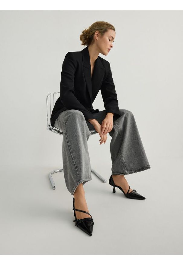 Reserved - Czółenka z ozdobnymi paskami i sprzączkami - czarny. Zapięcie: pasek. Kolor: czarny. Materiał: skóra