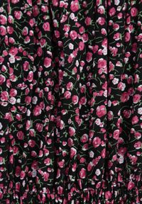 Renee - Czarno-Czerwona Bawełniana Sukienka z Gumką w Talii o Fasonie Hiszpanki Jazmi. Okazja: na co dzień, na spacer. Typ kołnierza: dekolt hiszpanka. Kolor: czarny. Materiał: bawełna. Wzór: aplikacja. Typ sukienki: sportowe, proste. Styl: sportowy, casual, elegancki #3