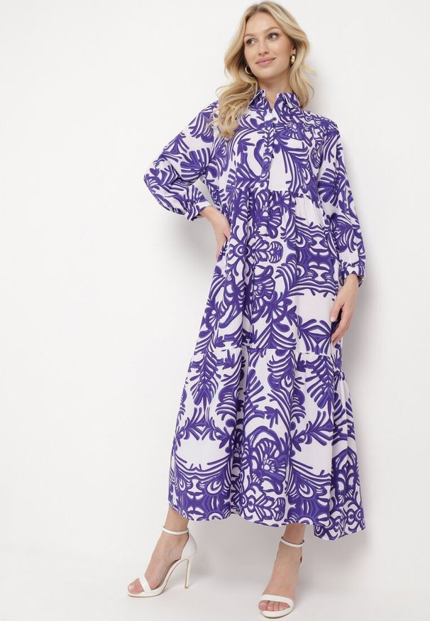 Born2be - Fioletowa Długa Sukienka Rozkloszowana w Ornamentalny Wzór z Falbanką Ariantise. Okazja: na co dzień. Kolor: fioletowy. Materiał: skóra. Sezon: lato. Styl: elegancki, klasyczny, casual. Długość: maxi