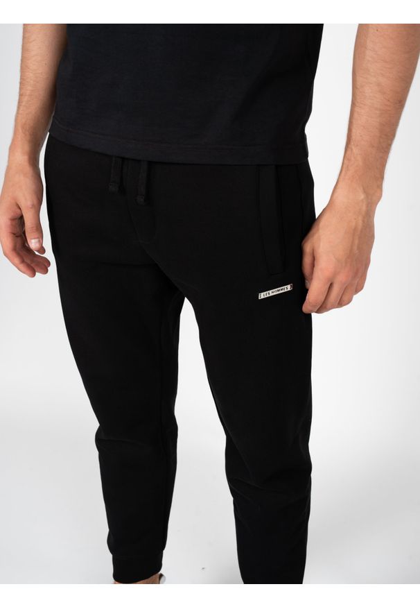 Les Hommes Spodnie "Jogging" | LBH4003700U | Mężczyzna | Czarny. Okazja: na co dzień. Kolor: czarny. Materiał: bawełna. Długość: długie. Styl: elegancki, casual