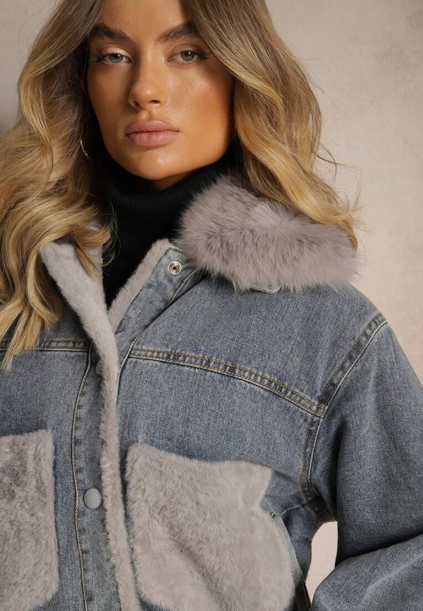 Renee - Niebieska Kurtka Jeansowa z Odpinanym Futrzanym Kołnierzem i Kieszonkami Ansilette. Okazja: na co dzień, do pracy. Kolor: niebieski. Materiał: jeans, futro. Styl: casual, klasyczny, elegancki