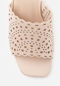 Born2be - Beżowe Klapki na Słupku z Ażurową Cholewką i Kwadratowym Noskiem Bevyrae. Nosek buta: otwarty. Kolor: beżowy. Materiał: skóra. Wzór: ażurowy. Sezon: lato. Obcas: na słupku. Styl: klasyczny. Wysokość obcasa: średni #4