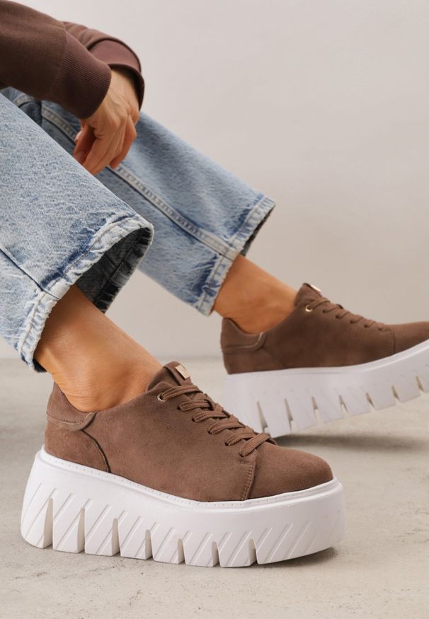 Born2be - Ciemnobeżowe Sneakersy VICES na Grubej Tłoczonej Podeszwie Cheka. Okazja: na co dzień. Zapięcie: sznurówki. Kolor: beżowy. Materiał: jeans