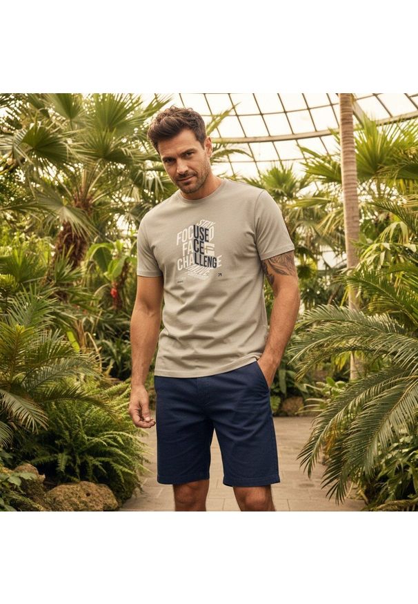 Męska Koszulka (T-Shirt) - Pako Jeans - Beżowa, Napis. Okazja: na co dzień. Kolor: wielokolorowy, brązowy, beżowy. Materiał: bawełna. Wzór: nadruk. Styl: casual