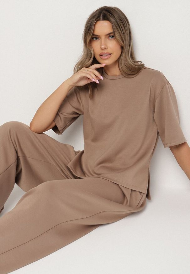 Born2be - Beżowy Komplet z Wiskozą T-shirt i Szerokie Spodnie Naliassa. Kolor: brązowy. Materiał: wiskoza