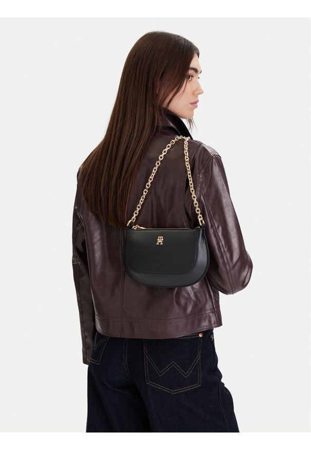 TOMMY HILFIGER - Tommy Hilfiger Torebka Th Glam Mini Chain Crossover AW0AW18142 Czarny. Kolor: czarny. Materiał: skórzane