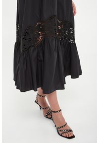 Twinset Milano - Sukienka midi TWINSET. Długość: midi