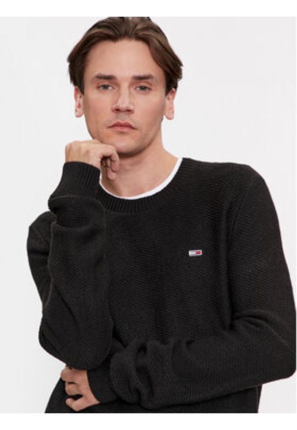 Tommy Jeans Sweter DM0DM15060 Czarny Regular Fit. Kolor: czarny. Materiał: syntetyk
