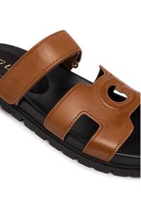 Guess Klapki FLJFAS ELE03 Brązowy jasny. Kolor: brązowy. Materiał: skóra #3