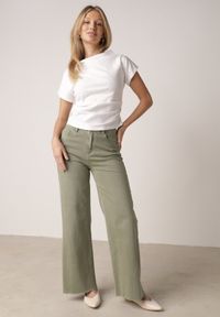 Born2be - Biały Bawełniany T-shirt z Marszczeniem w Talii i Dekoltem w Łódkę Savorith. Okazja: na co dzień, na spotkanie biznesowe, do pracy. Kolor: biały. Materiał: bawełna. Styl: casual, biznesowy, elegancki #4