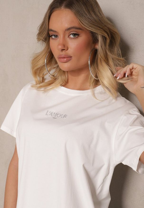 Renee - Biały Bawełniany T-shirt z Napisem Marivetha. Okazja: na co dzień. Kolor: biały. Materiał: bawełna. Wzór: napisy. Styl: casual, elegancki