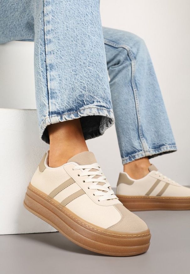 Renee - Beżowe Sneakersy na Tłoczonej Platformie Ozdobione Paskami Felainora. Okazja: na co dzień, na spacer. Zapięcie: pasek. Kolor: beżowy. Wzór: aplikacja. Obcas: na platformie. Sport: turystyka piesza